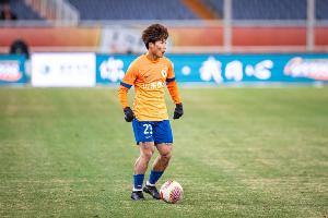 表現(xiàn)差惹爭(zhēng)議！謝文能本場(chǎng)24次丟失球權(quán)+多次傳球失誤