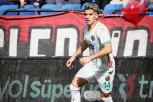 看到父親影子！小哈吉任意球世界波，距老哈吉首個(gè)任意球過(guò)了29年