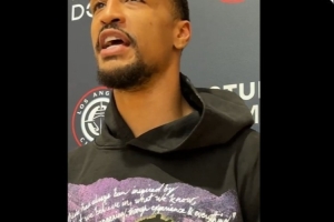 科林斯：德里克-瓊斯訓練營表現(xiàn)很亮眼 他給我?guī)砹撕艽篌@喜