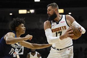 失誤略多！瓦蘭替補(bǔ)13分鐘5中3拿到6分 出現(xiàn)4次失誤&5次犯規(guī)