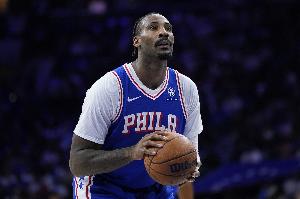 還是那個(gè)籃板癡漢！德拉蒙德3中3&三分1中1拿7分 搶下10個(gè)籃板