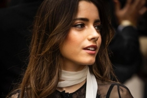 美！內(nèi)維斯女友曬參加巴黎時(shí)裝周照片：巴黎每個(gè)角落都彌漫魔力