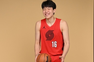 楊瀚森：利拉德和霍勒迪都很和藹 教了我很多 新賽季不緊張