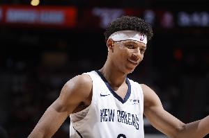 可圈可點(diǎn)！7號(hào)秀費(fèi)爾斯半場(chǎng)8中5&三分2中1拿到12分 送出3次助攻