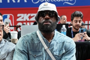 夸梅：詹姆斯和你們不同&其實(shí)他買啥都不用花錢 喬丹就是如此