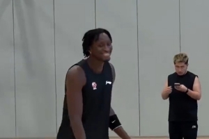 明天打馬刺！廣州隊(duì)賽前訓(xùn)練 奧迪&卡明斯基等人現(xiàn)身展現(xiàn)狀態(tài)！