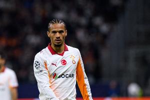 土超也沒(méi)踢明白??薩內(nèi)連場(chǎng)替補(bǔ)近9場(chǎng)1球，身價(jià)巔峰1億剩2500萬(wàn)