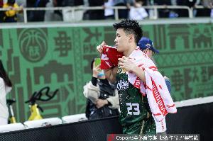 林葳：對(duì)林書豪更多是一種崇拜的形式 會(huì)去學(xué)習(xí)他的一些打球方式