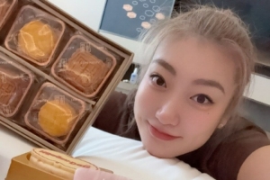 李夢曬照：中秋團圓節(jié) 天涯共此時…… 祝大家中秋快樂！