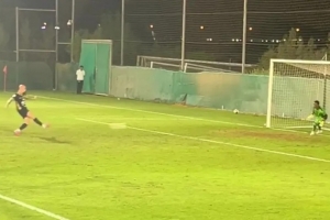 太陽(yáng)報(bào)：利物浦舊將謝爾維在阿聯(lián)酋第三級(jí)聯(lián)賽踢球，首次首發(fā)失點(diǎn)