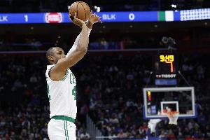 無懈可擊！霍福德半場3中1 拿到3分4板3助1斷3帽&正負值+13