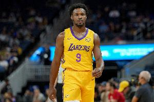 手感不佳！布朗尼6投2中&三分3中1得到5分3板3助1斷1帽 出現(xiàn)5失誤