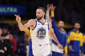 假期沒(méi)落下學(xué)習(xí)！庫(kù)里首節(jié)5中4&三分3中2轟11分&命中沒(méi)站穩(wěn)三分