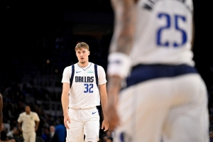 媒體人：弗拉格不能打控衛(wèi)但打控鋒沒問題 他的防守比同期小卡強(qiáng)