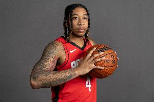 很準(zhǔn)！戴維森9投6中&三分7中5射落17分3板4助