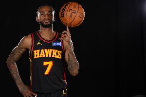 替補(bǔ)高效！亞歷山大-沃克半場(chǎng)5中4拿到10分2助1斷