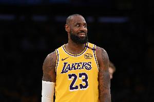 詹姆斯宣布退役？湖記：時(shí)機(jī)合適 提前宣告能像科比那樣接受致敬