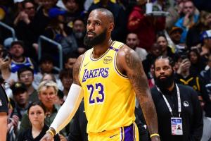 媒體人：不知詹姆斯是決定退役 還是打算再次烽火戲球迷一把呢？