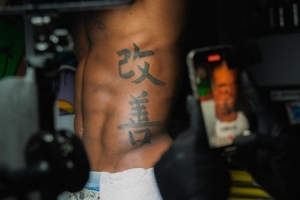 改善！步行者球員內(nèi)史密斯新增兩個(gè)漢字紋身！