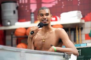 ??適應(yīng)不了CBA強(qiáng)度？文班首節(jié)驚現(xiàn)5個(gè)失誤+3個(gè)犯規(guī)！