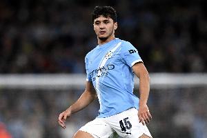 天空體育：由于胡桑諾夫表現(xiàn)出色，曼城暫緩買右后衛(wèi)的計(jì)劃