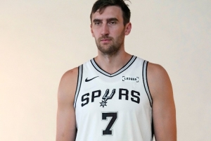 為何與科內(nèi)特雙塔更有效？文班：成熟度耐心和經(jīng)驗(yàn)都比以往有提升