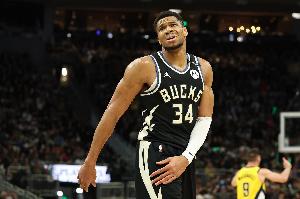 字母哥連續(xù)三個賽季場均30+但沒贏過一個系列賽 歷史第二人