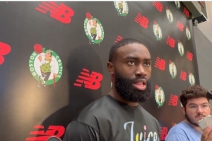 杰倫-布朗：季前賽首戰(zhàn)要在防守端奠定基調(diào) 加快比賽節(jié)奏全力以赴