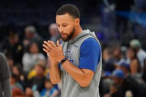 科爾：庫(kù)里是我們體系中的太陽(yáng) 一切都在圍繞他運(yùn)轉(zhuǎn)