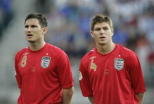 郵報(bào)：英格蘭隊(duì)當(dāng)年派系之爭(zhēng)尤為嚴(yán)重，利物浦曼聯(lián)球員分桌吃飯