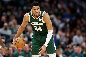 Shams：很多隊不想在其他交易中浪費(fèi)資產(chǎn) 以免失去追求字母哥機(jī)會