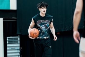 小波特：曾凡博能投籃而且運動能力出眾 他絕對屬于NBA賽場！