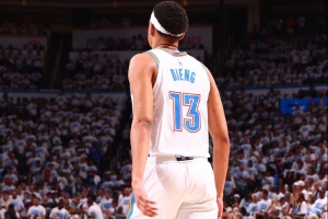 戴格諾特：吉昂在身體對抗上取得了明顯進(jìn)步 自信心也更強(qiáng)了