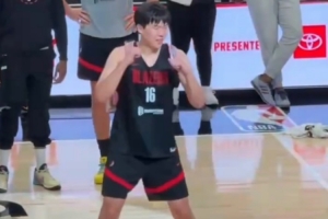 美媒調(diào)侃：楊瀚森不是最具運(yùn)動(dòng)天賦的球員 也不是最好的舞者??