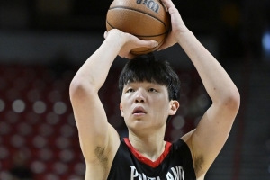 防擋拆時故意收縮防守？楊瀚森：主帥讓我保護好籃下 我執(zhí)行不好