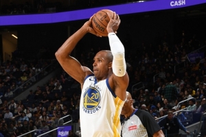 不太適應(yīng)首發(fā)？霍福德半場(chǎng)4中0&三分2中0無(wú)得分&僅2板2助 有2失誤