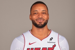 穩(wěn)定輸出！鮑威爾13中6拿到18分4板3助1斷1帽