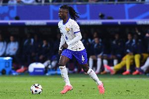 改踢左后衛(wèi)？隊(duì)報(bào)：法國(guó)中場(chǎng)競(jìng)爭(zhēng)激烈，卡馬文加面臨改位置的抉擇