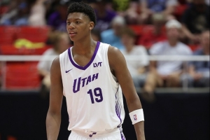 打得可以！5號(hào)秀貝利半場(chǎng)8中4拿到9分4板1助1帽