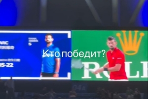 偷閑，申花主帥斯盧茨基現(xiàn)場(chǎng)觀戰(zhàn)德約科維奇比賽