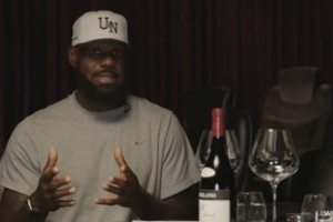 詹姆斯：現(xiàn)代籃球回合數(shù)、空間拉扯都遠(yuǎn)超過(guò)去 對(duì)身體的損耗更大