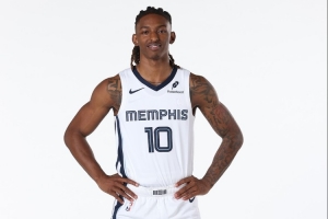 酷似莫蘭特！斯莫爾半場(chǎng)6中2拿到5分2板1助 4失誤&正負(fù)值-26