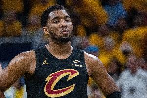 還是穩(wěn)！米切爾16投8中砍下22分6籃板4助攻3搶斷1蓋帽