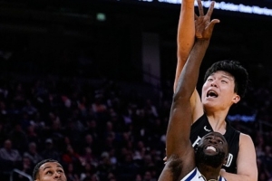 隊記：第四節(jié)開拓者可多圍繞楊瀚森來打戰(zhàn)術 把球給他去嘗試組織