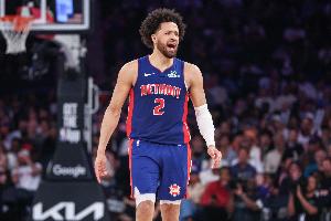 持續(xù)進(jìn)化！康寧漢姆半場(chǎng)14中8&8罰全中怒轟26分6板6助2斷！