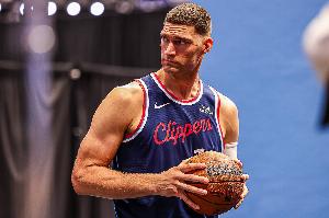 老將還能發(fā)熱！大洛佩斯7中4拿到9分 另有2板3助1帽&正負(fù)值+28