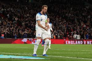 球迷稱凱恩只會吃餅拖慢英格蘭節(jié)奏應(yīng)該拿下！主持人：開玩笑嗎？