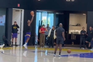 久疏戰(zhàn)陣！湖記曬新援斯瑪特底角三分訓練視頻：命中率不到五成