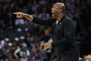 全隊(duì)102投35中！邁克-布朗：我們是一支非常出色的投射型球隊(duì)