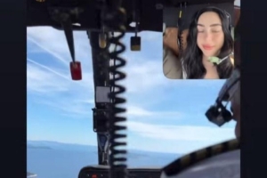 亞馬爾與女友在克羅地亞度假，吐槽女友坐直升機(jī)5分鐘就暈機(jī)